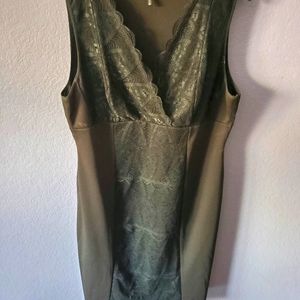 Black Daisy Fuentes dress